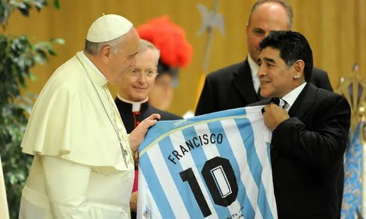 Papa Francisco, el hincha eterno: jerseys y pasión por el balón