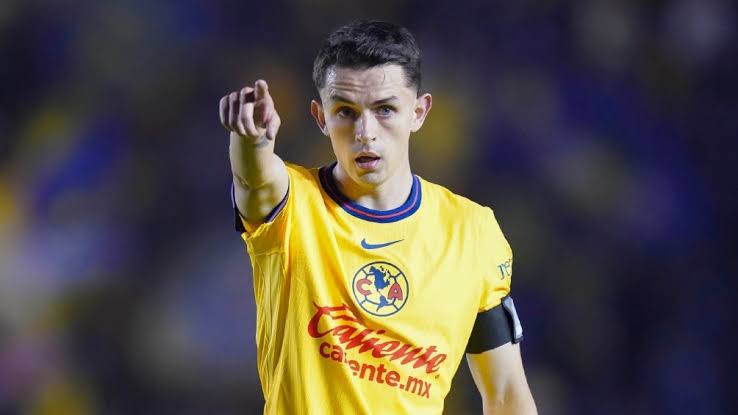 Fidalgo rompe el molde: el mediocampista que juega y anota como crack