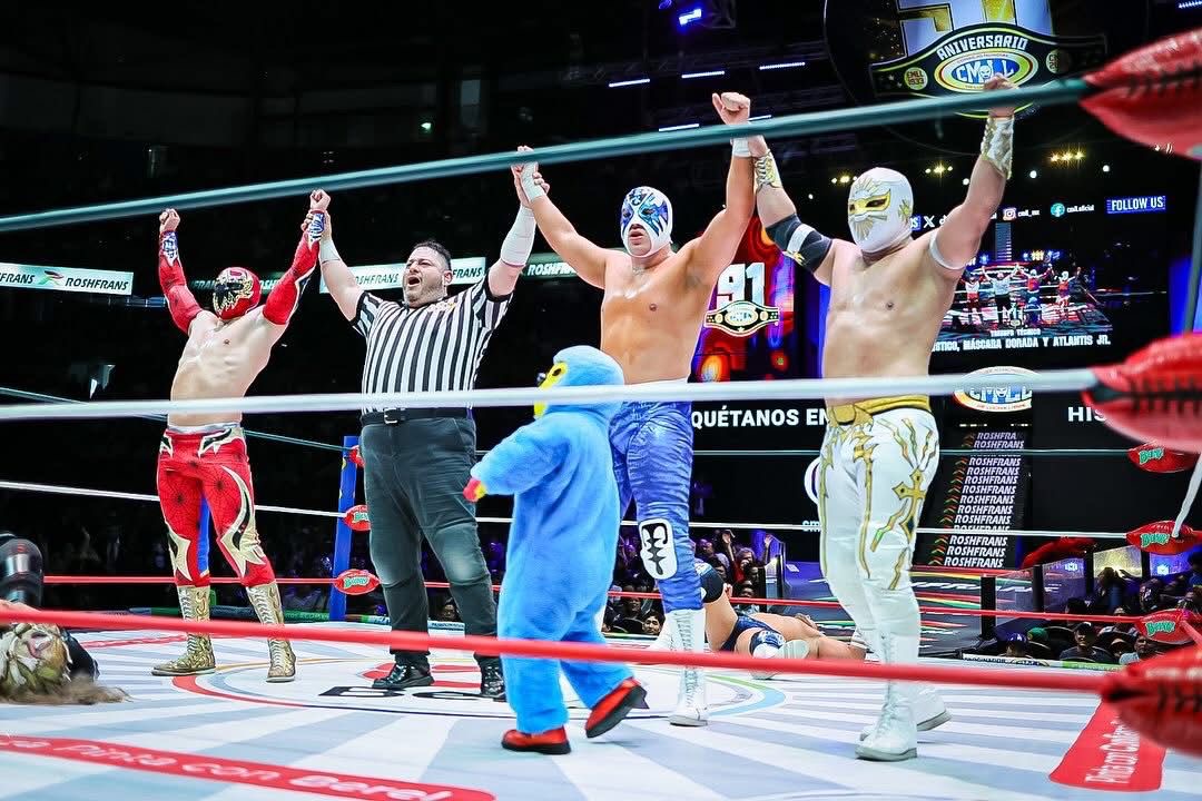 TRIUNFO DE MISTICO, ATLANTIS JR Y MASCARA DORADA EN UN LLENO IMPRESIONANTE