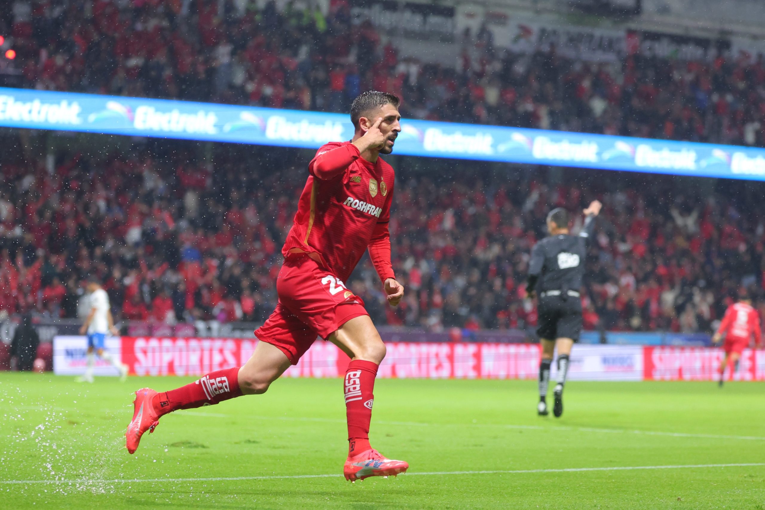 Toluca golea 6-2 a Rayados en el Nemesio Diez