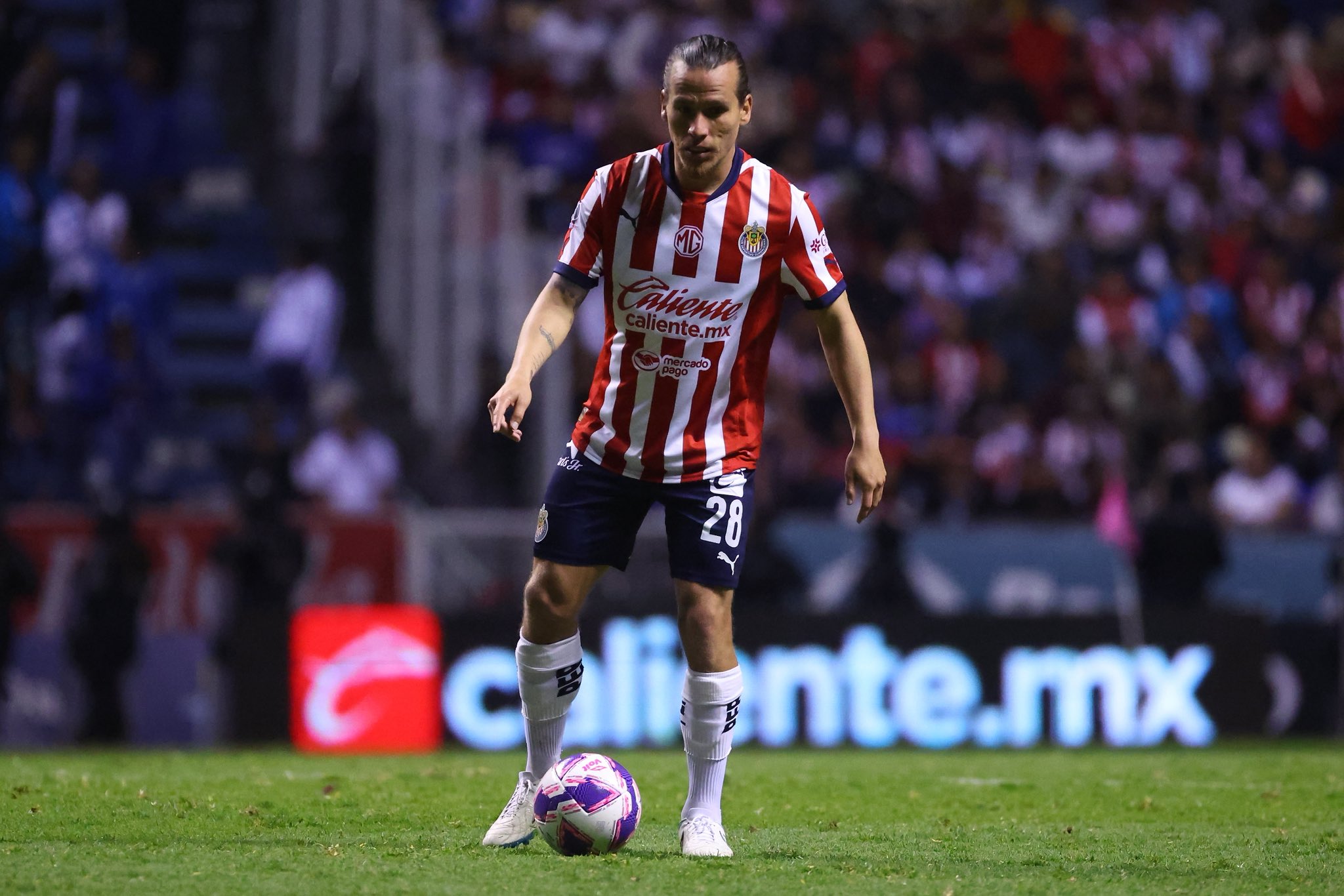 Chivas vence 0-2 a Puebla en el Estadio Cuauhtémoc