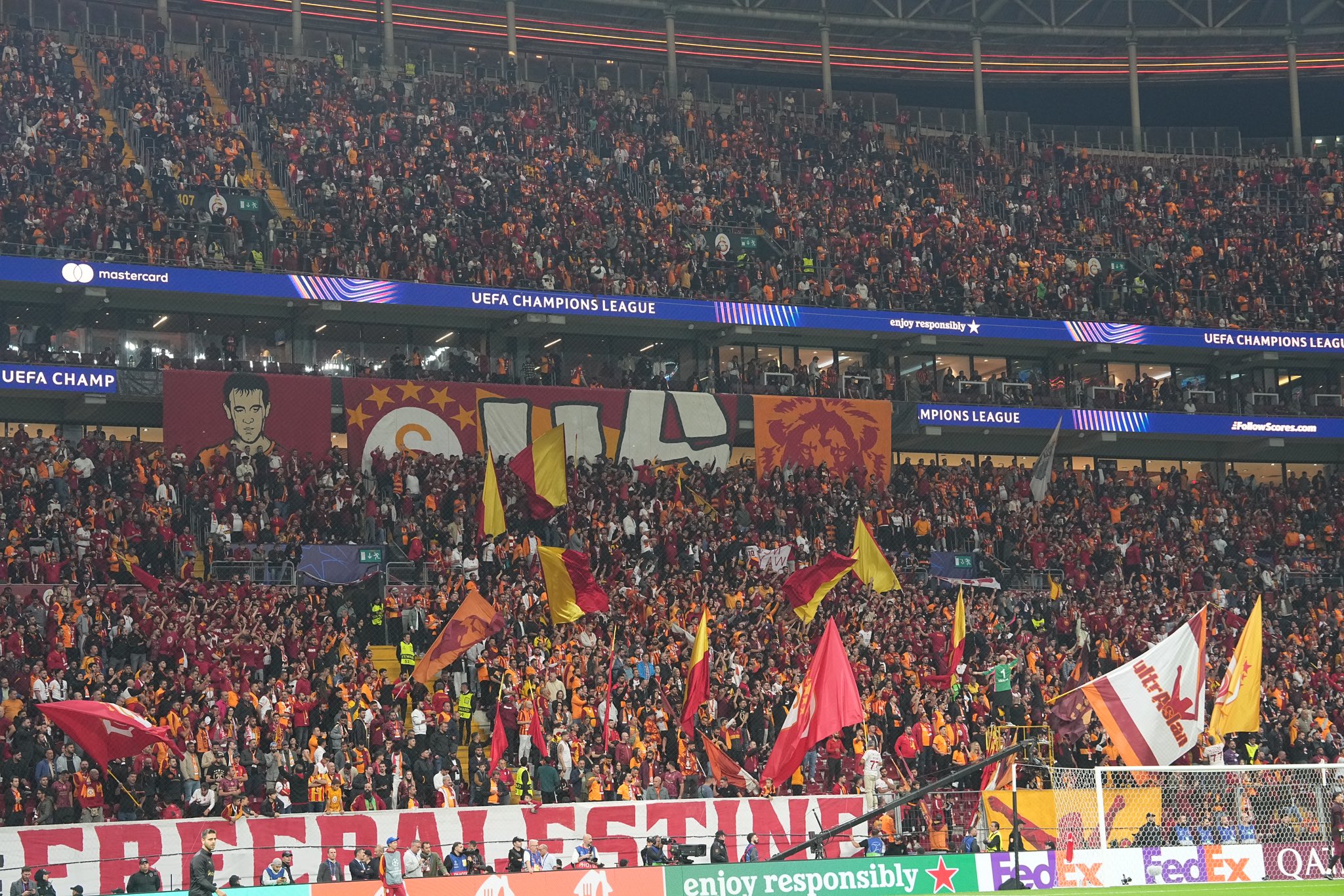 Galasaray sorprende al Liverpool en la Champions League