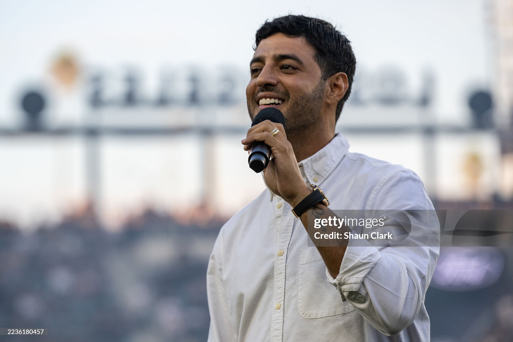 Carlos Vela recibe homenaje de LAFC en el MBO Stadium