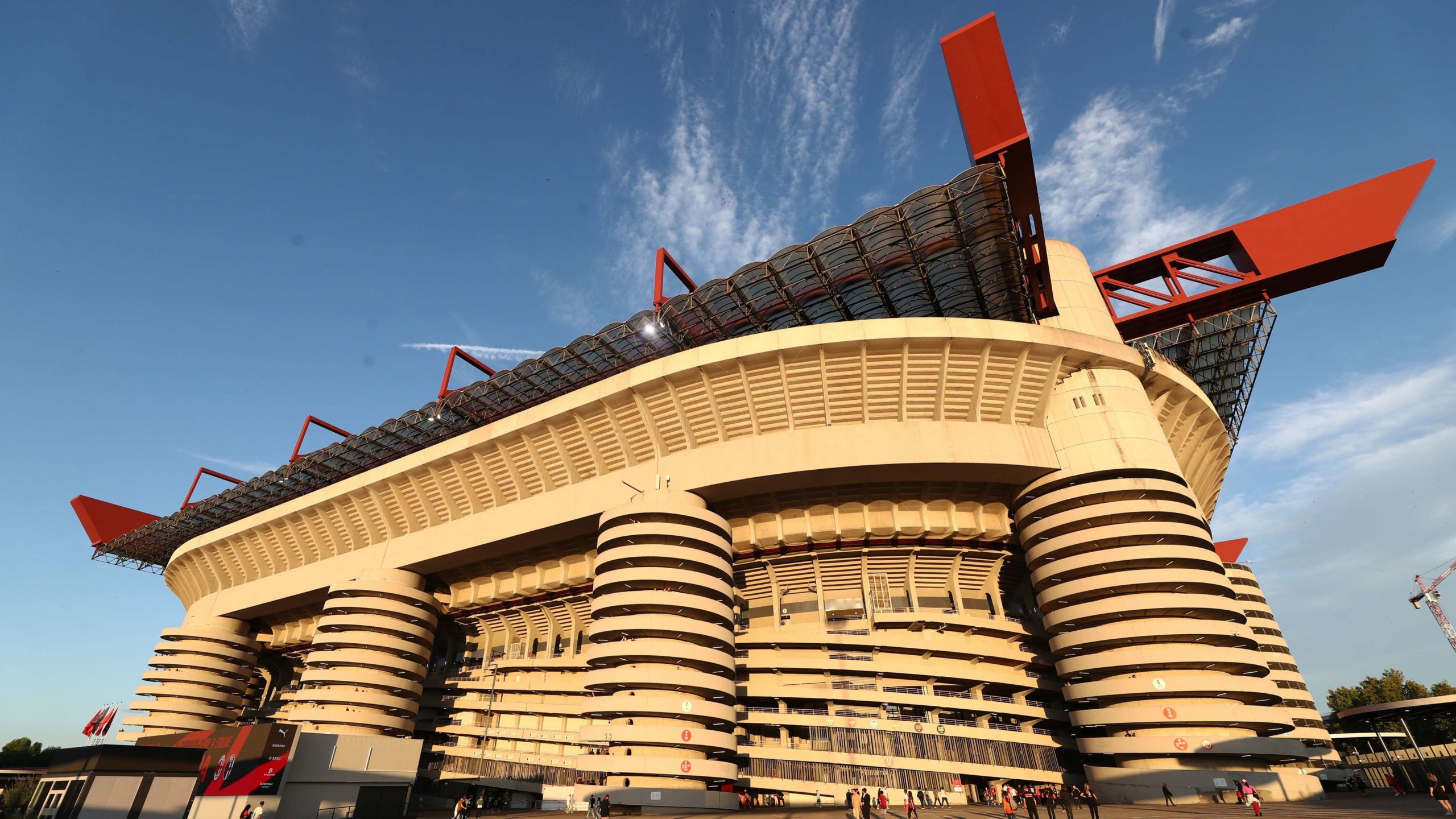 AC Milan e Inter anuncian la compra de San Siro