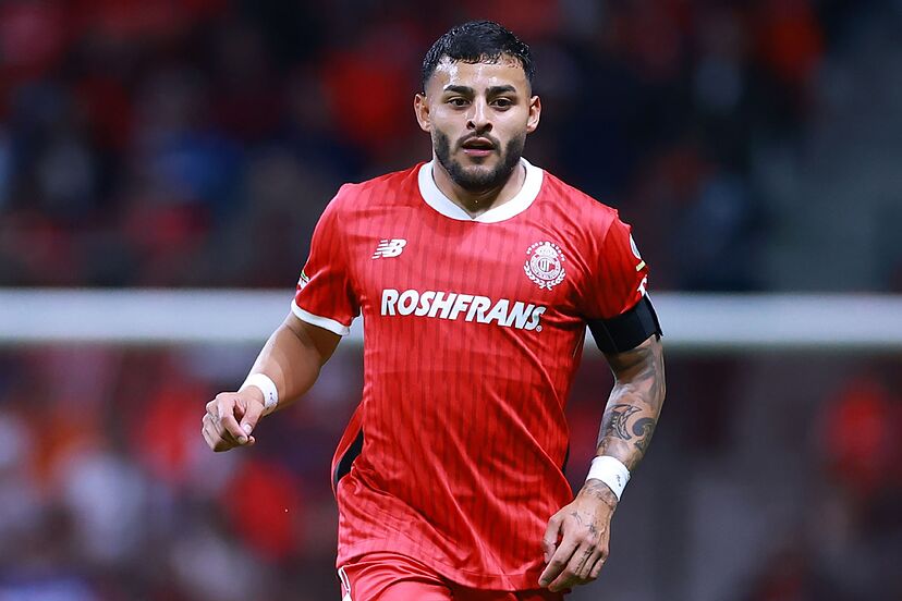 Alexis Vega provoca despidos y está fuera ante Rayados